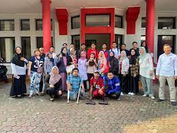 Kegiatan outbound siswa TOPCUAN44 di alam terbuka dengan aktivitas team building